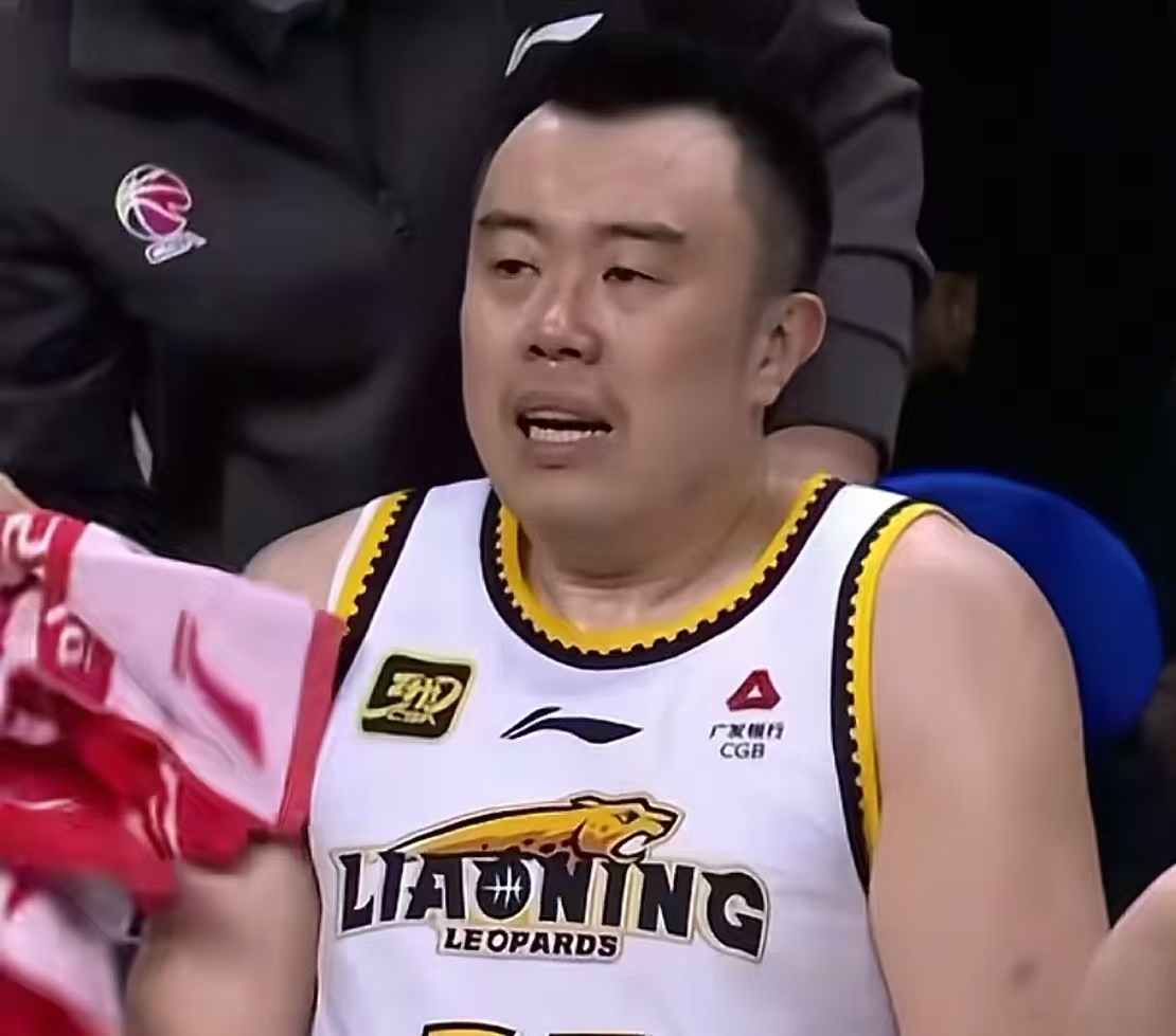 肖若腾手感滚烫，带领曼城爆冷辽宁男篮，赛后一句话霸气侧漏(为什么肖若腾没拿金牌)